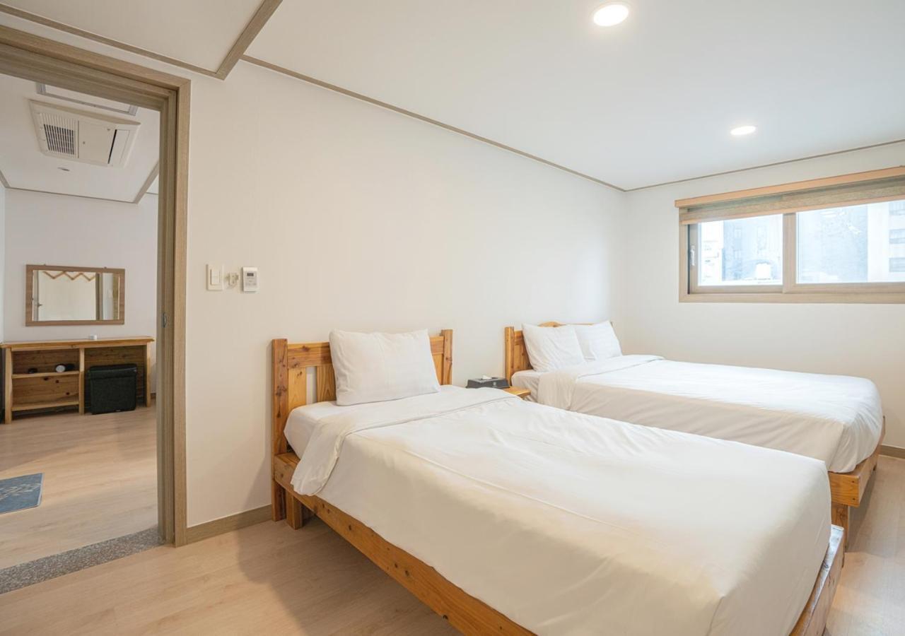 J2 Family Hotel Jeju Extérieur photo