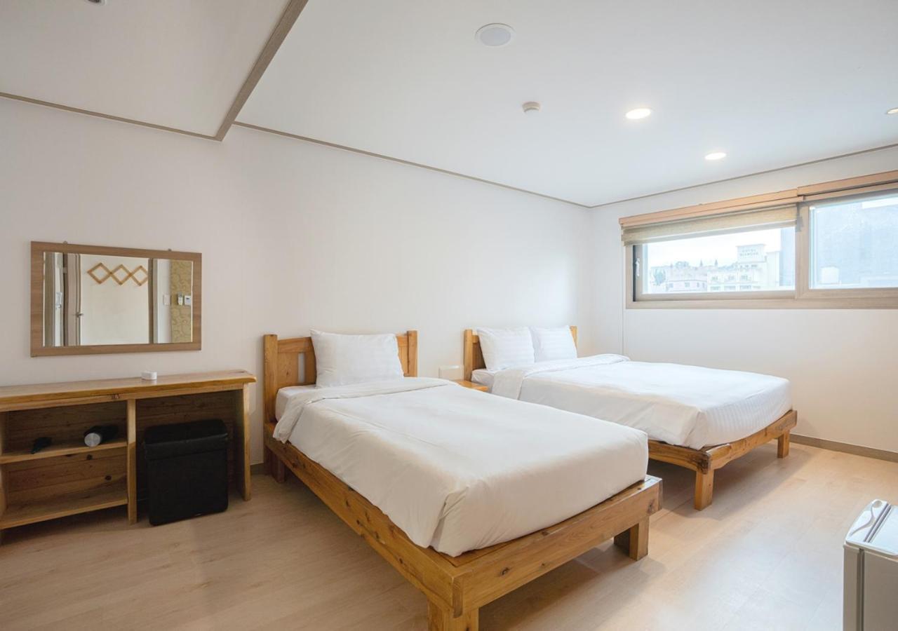 J2 Family Hotel Jeju Extérieur photo