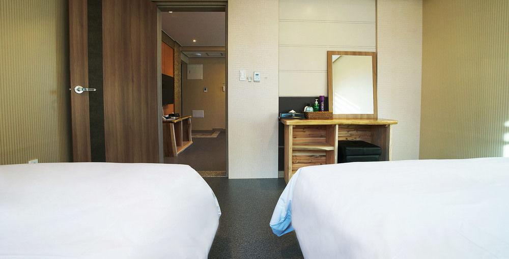 J2 Family Hotel Jeju Extérieur photo