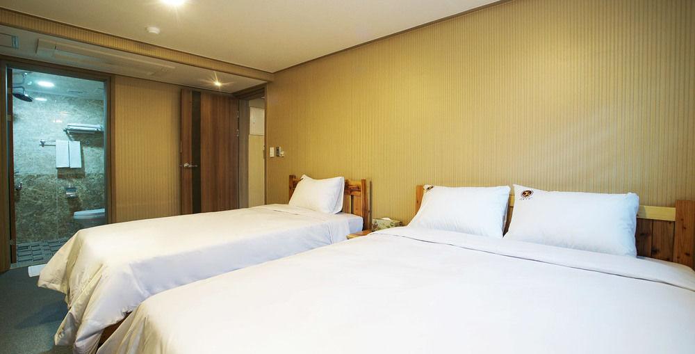 J2 Family Hotel Jeju Extérieur photo