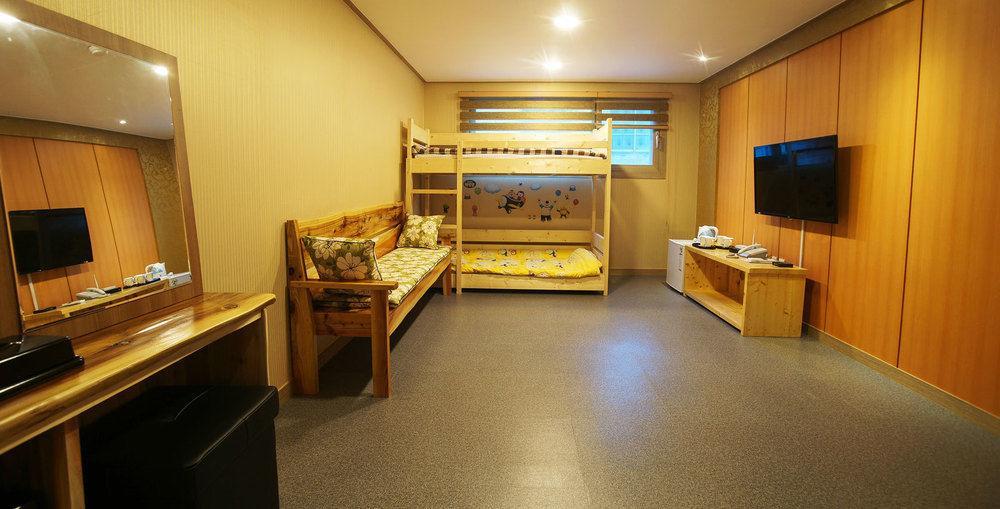 J2 Family Hotel Jeju Extérieur photo
