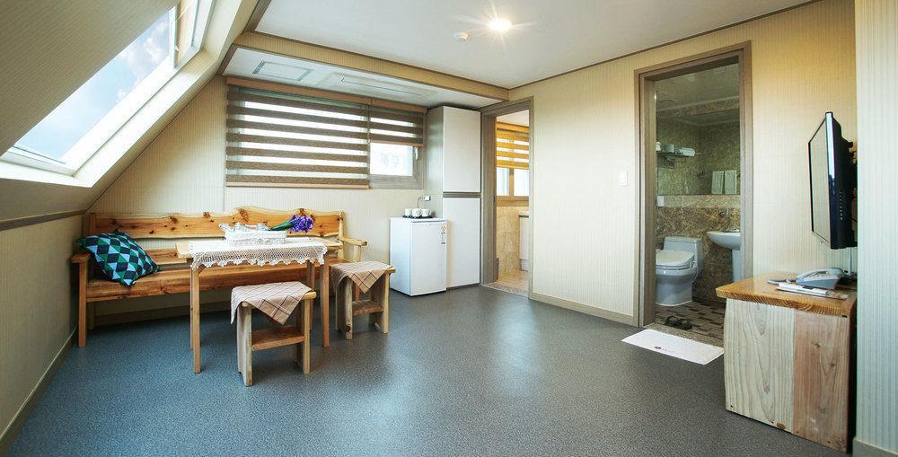 J2 Family Hotel Jeju Extérieur photo