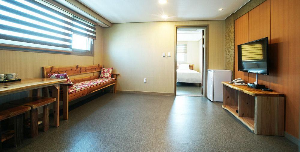 J2 Family Hotel Jeju Extérieur photo