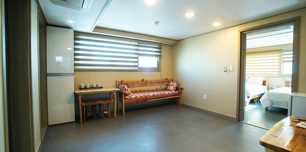 J2 Family Hotel Jeju Extérieur photo