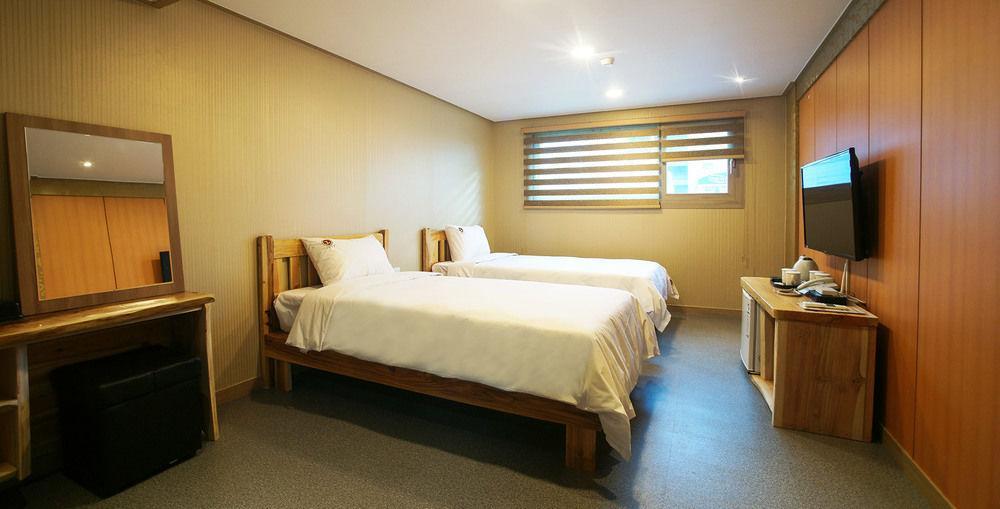 J2 Family Hotel Jeju Extérieur photo
