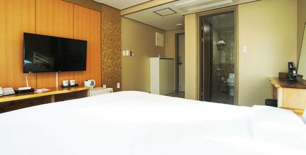 J2 Family Hotel Jeju Extérieur photo