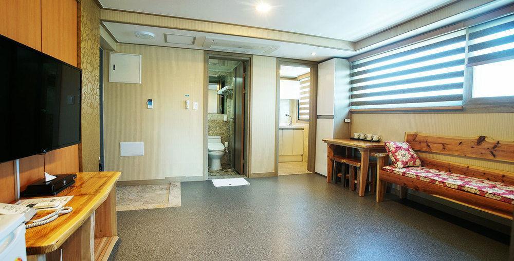 J2 Family Hotel Jeju Extérieur photo
