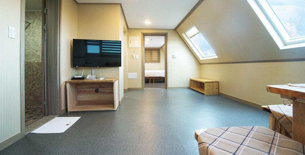 J2 Family Hotel Jeju Extérieur photo