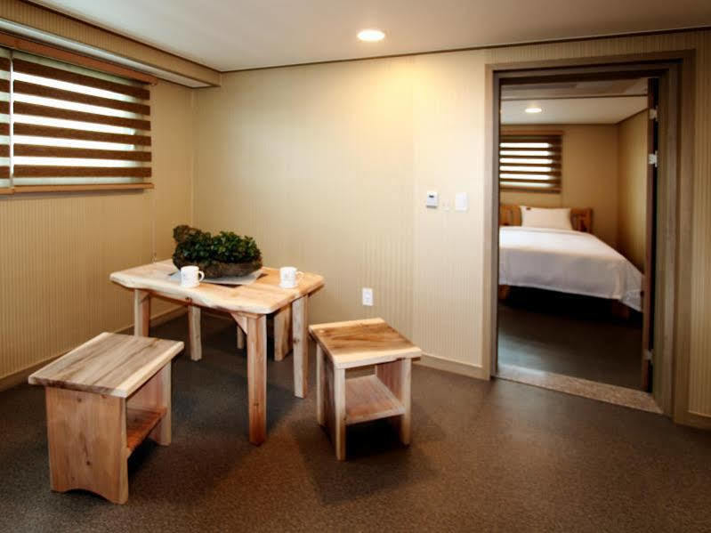 J2 Family Hotel Jeju Extérieur photo